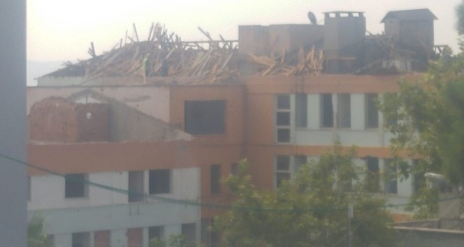 Eski Hastane binasının yıkımına başlandı