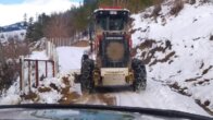 Feke’de karla kaplı yolların açılması için çalışma başlatıldı