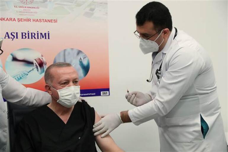 Sosyal medya onu konuştu... İşte Erdoğana aşı yapan doktor