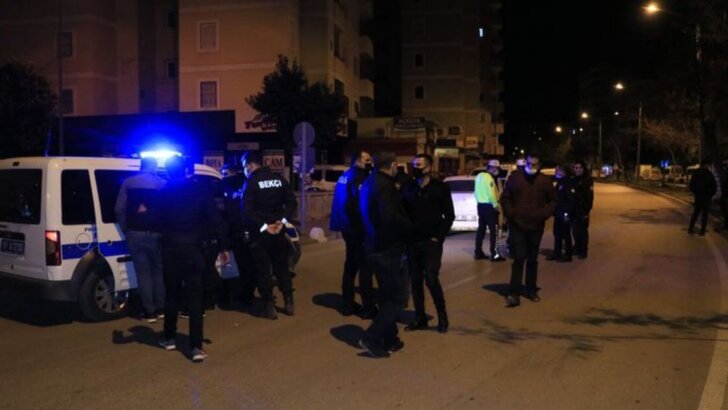 Adana’da motosiklet sürücüsüne çarpıp kaçan zanlılar gözaltına alındı