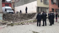 Adana’da ilkokulun yıkılan avlu duvarının altında kalan çocuk yaşamını yitirdi