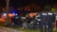 Adana’da, refüjdeki ağaçlara çarpan otomobildeki 3 kişi yaralandı