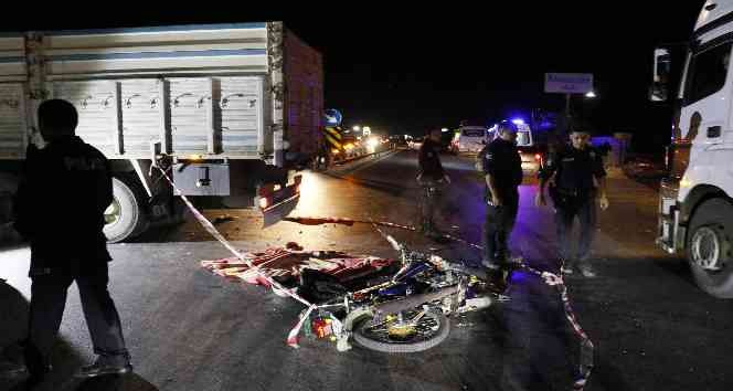 Adana’da motosiklet ile kamyon çarpıştı: 1 ölü, 1 yaralı