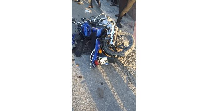 Otomobil ile motosiklet çarpıştı: 2 ağır yaralı