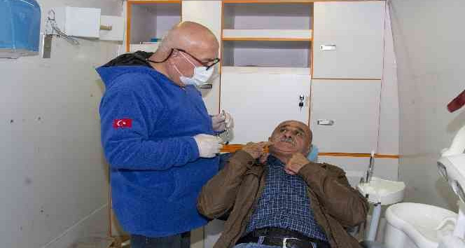 Mersin’de Emekli Evi üyelerine ücretsiz ağız ve diş sağlığı taraması