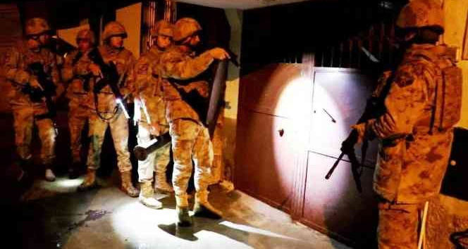 Mersin’de terör operasyonunda 6 şahıs tutuklandı