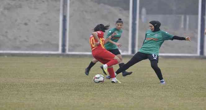 Kadınlar 1. Futbol Ligi: Kayseri Kadın Futbol: 0 – Kocaeli Kadın Futbol: 0
