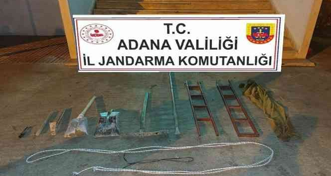 Adana’da kaçak kazı yapan 3 kişi suçüstü yakalandı