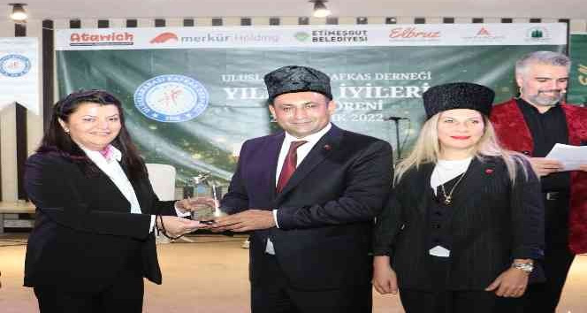 Çerkeslerden Başkan Yılmaz’a ‘Yılın En Başarılı Belediye Başkanı’ ödülü