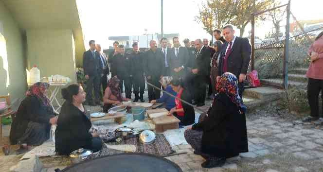 Adanalı kadınlar Vali Elban’ı dualarla karşıladı