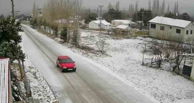 Kış yeni geldi, Mersin’de kar yağışı