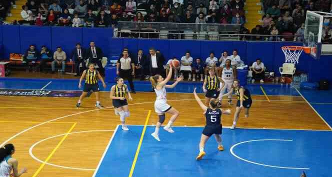 Tarsus Belediyesi Kadın Basketbol Takımı evinde Fenerbahçe’yi yendi