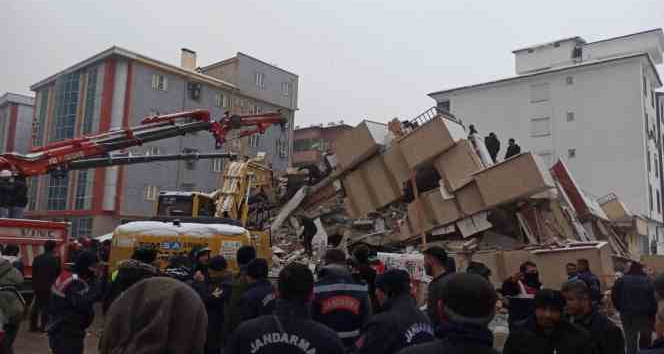 Kahramanmaraş Elbistan’da da binalar yıkıldı