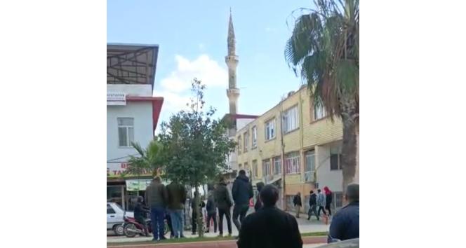 Adana’da hasarlı minare kontrollü yıkıldı