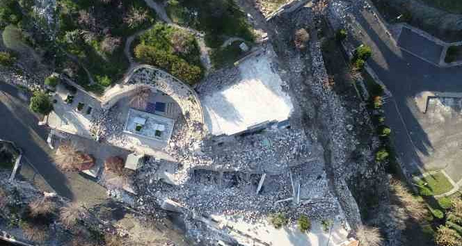 Tarihi Darb-ı Sak Kalesi depremde yıkıldı