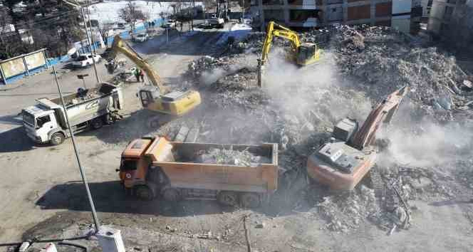 Elbistan’daki 400 bina enkazını Samsun Büyükşehir Belediyesi kaldıracak