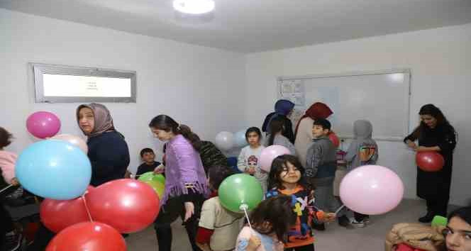 Kayseri Büyükşehir’in depremzedelere manevi desteği sürüyor