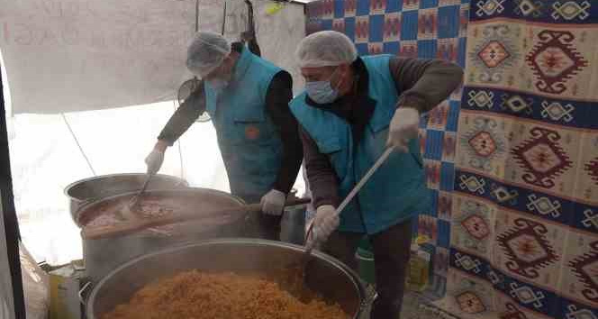 Kütahya’dan Osmaniye’deki depremzedelere sıcak yemek ikramı devam ediyor