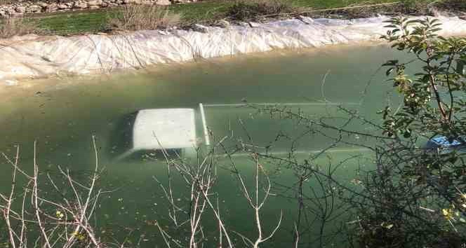 Kamyonet su kanalına düştü: 1 ölü