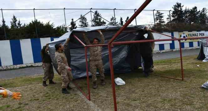 Payas ilçe stadyumuna afetzedeler için çadır kent kuruluyor