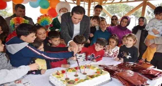 Mersin’de depremzede çocuklara doğum günü sürprizi