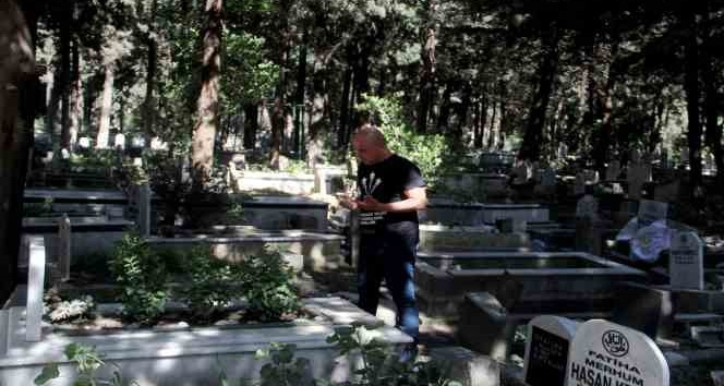 Depremin vurduğu Hatay’da mezarlıklarda zarar gördü