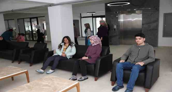 Kayseri Büyükşehir, tedavi gören depremzede yakınlarını misafirhanede ağırlıyor