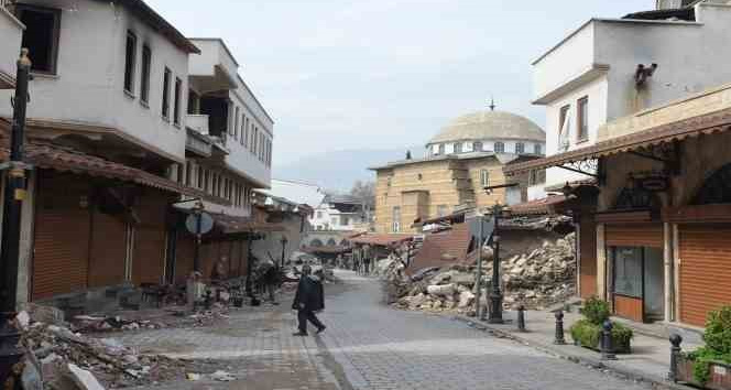 Tarihi Demirciler Çarşısı da depremde ağır hasar aldı