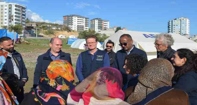 Büyükelçi Landrut Kahramanmaraş’ta çadırda yaşayan vatandaşları ziyaret etti