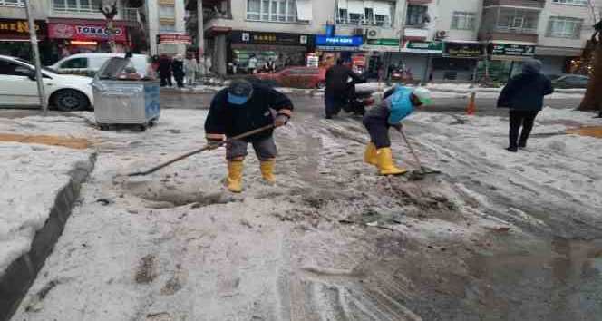 Toroslar Belediyesi ekipleri sağanak yağış teyakkuzunda