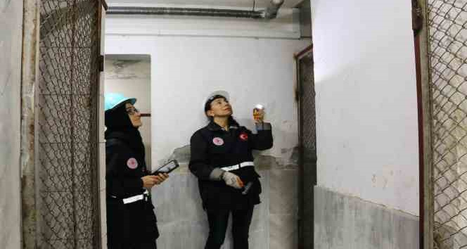 Adana’da uzman ekipler hasar tespiti için sahada