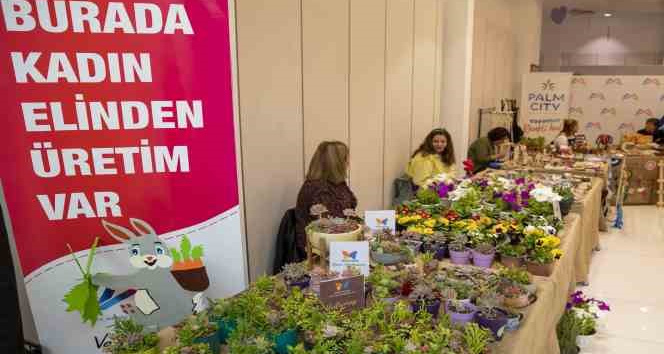 Çiçek üreticisi kadınlar, çiçek pazarında buluşuyor