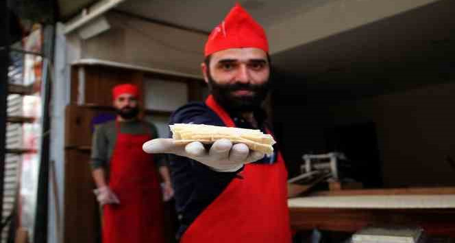 Depreme rağmen Hatay’ın ramazan sofralarına özel tatlısı ‘küncülü helva’ üretiyorlar
