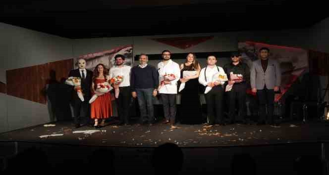 Tarsus Şehir Tiyatrosu, en iyi çıkış yapan tiyatro ödülünü aldı