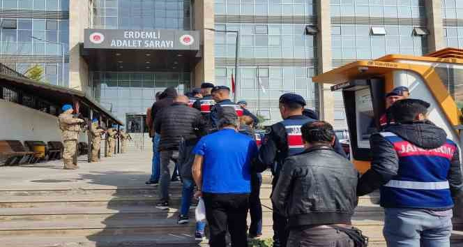 Mersin’de jandarmanın düzenlediği kökünü kurutma operasyonunda 25 tutuklu