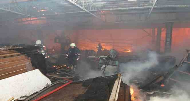 Mersin’de mobilya atölyesi yangını kontrol altına alındı