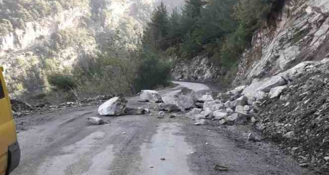 Osmaniye’de heyelan nedeniyle köy yolları ulaşıma kapandı