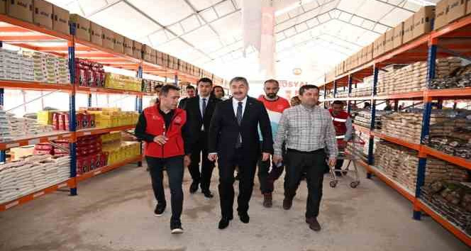 Osmaniye’de sosyal marketler depremzedelerin yaralarını sarıyor