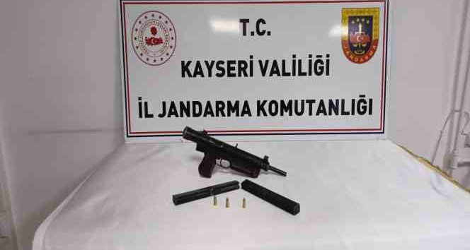 Jandarma operasyonunda otomatik tabanca ele geçirildi: 1 gözaltı