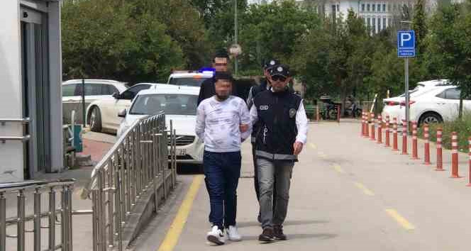 Adana’da 13 kaçak göçmeni taşıyan şüpheli tutuklandı