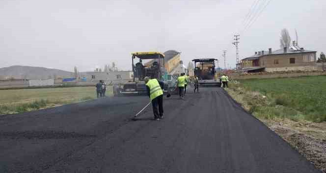 Başkan Büyükkılıç verdiği sözü tuttu: Akmescit’te 4 milyon TL’lik asfalt çalışması yapılıyor