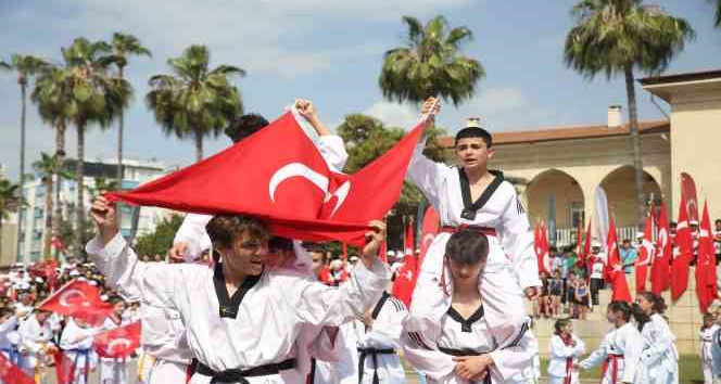 Mersin’de coşkulu 19 Mayıs kutlaması
