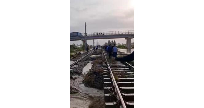 Mersin’de yağışlar tren seferlerini de durdurdu