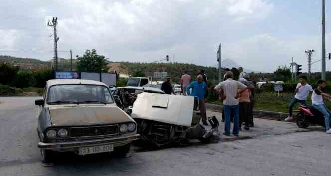 Mersin’de trafik kazası: 3 yaralı