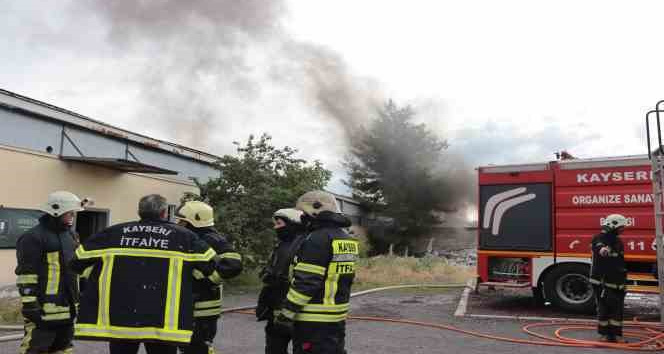 Kayseri’de fabrika yangını 1 saatte söndürüldü