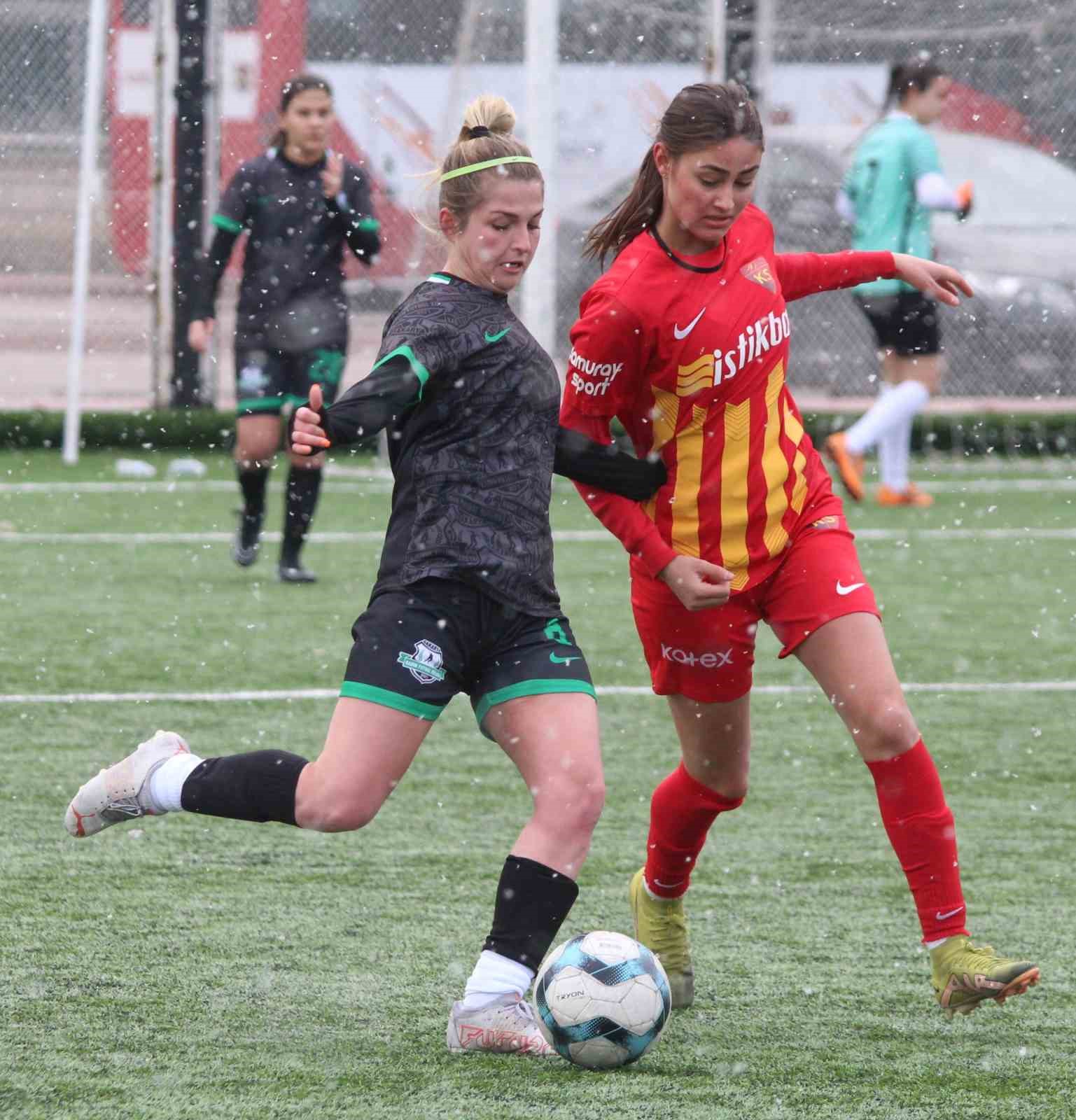 Kadınlar 1. Lig: Kayseri Kadın FK: 3 – Sakarya Kadın FK: 0