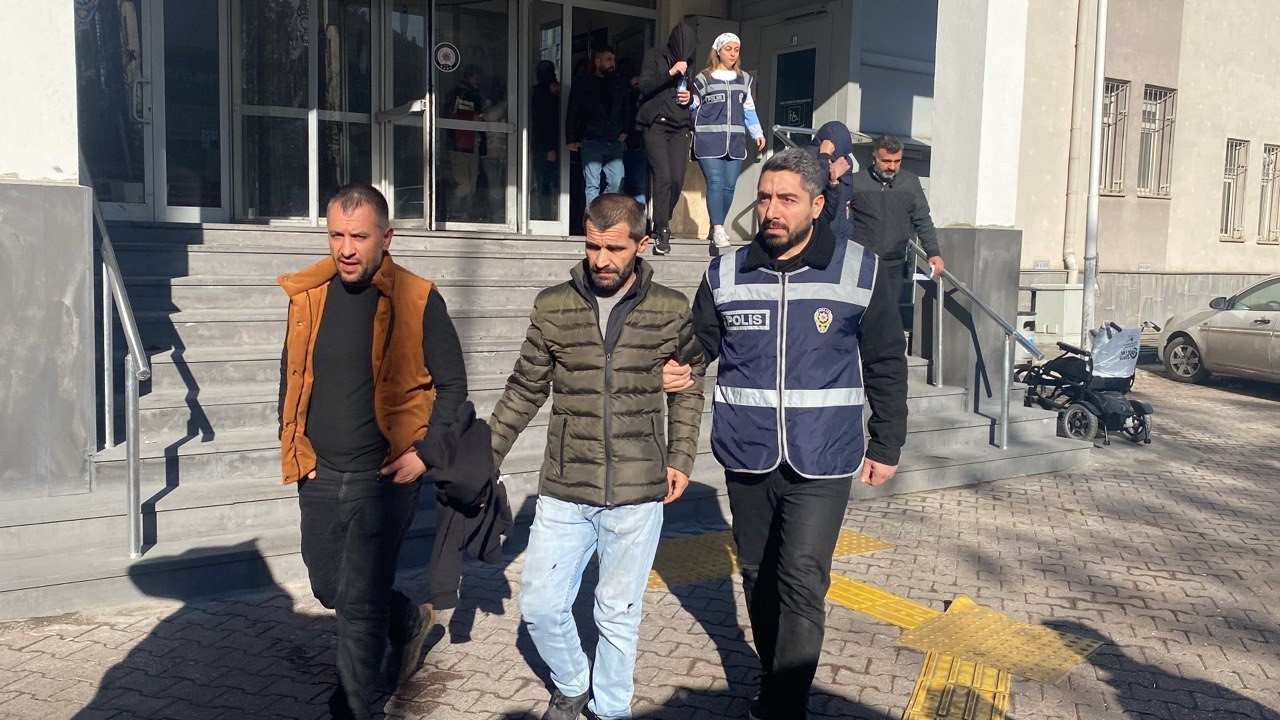 Kayseri’de aranan şahıslara yönelik eş zamanlı operasyon: 14 şahıs yakalandı