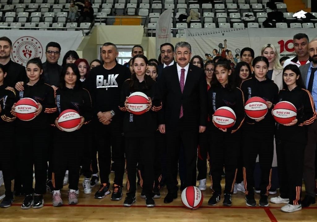 Beşiktaş Kadın Basketbol Takımı, depremzede öğrencilerle bir araya geldi