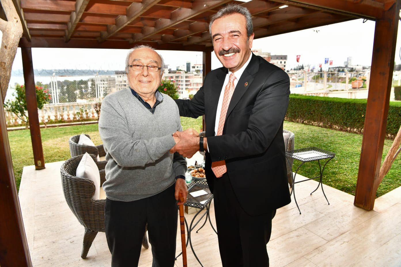 Çukurova Belediye Başkanı Soner Çetin, Aytaç Durak’ı evinde ziyaret etti