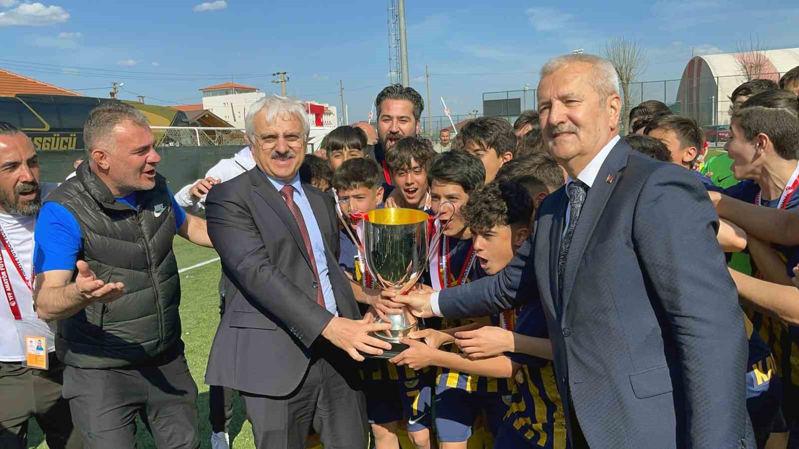 Talasgücü’nün U14’ü Türkiye şampiyonu